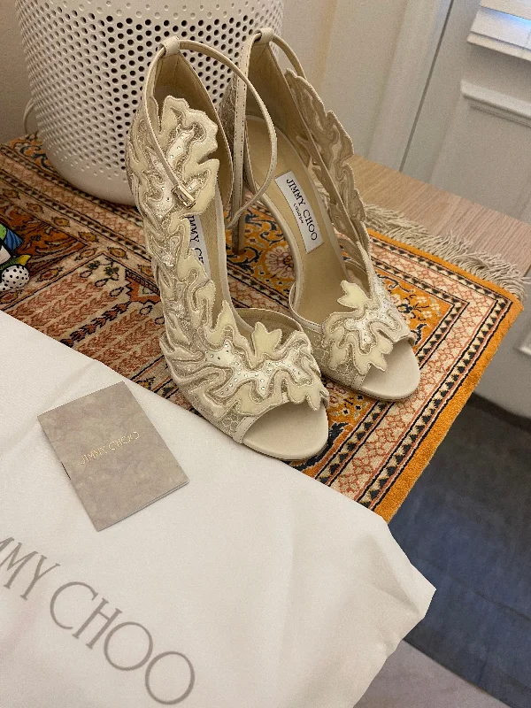 Jimmy Choo Bridal Lounge unclassified dresses