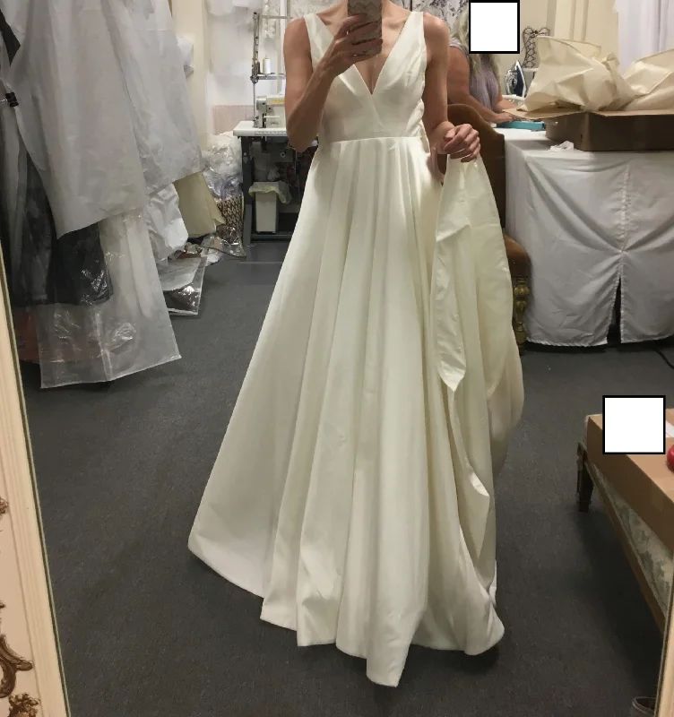 Jenny Yoo Octavia Gown Smocked unclassified dresses