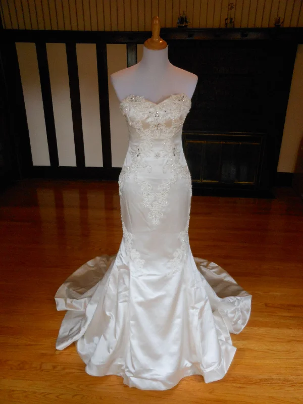 Justin Alexander Embroidered unclassified dresses