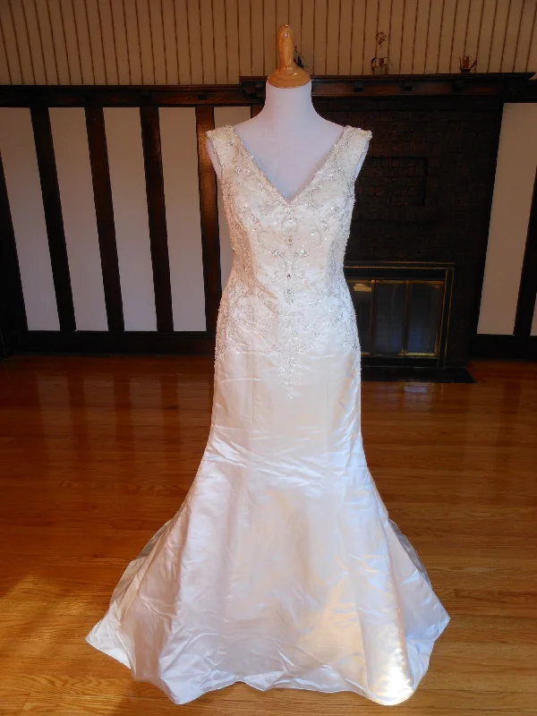 Justin Alexander Neutral tone unclassified dresses