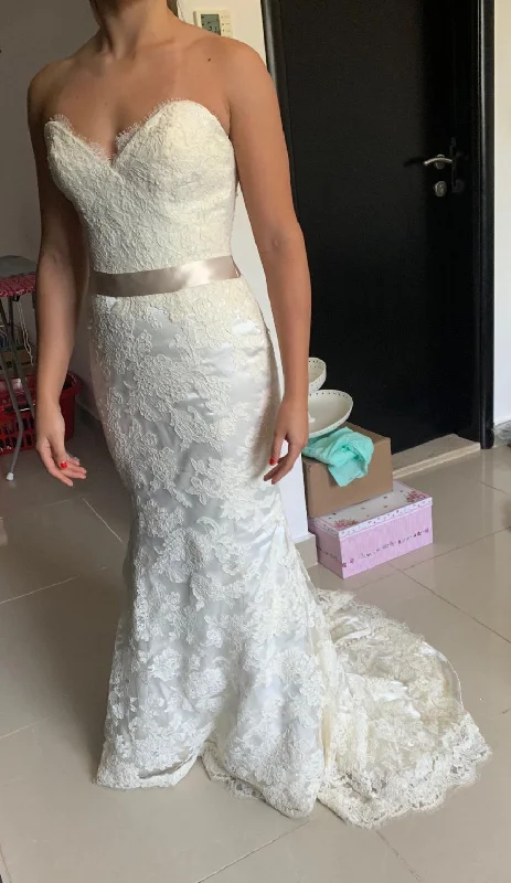 Jim Hjelm 8210 Lace unclassified dresses