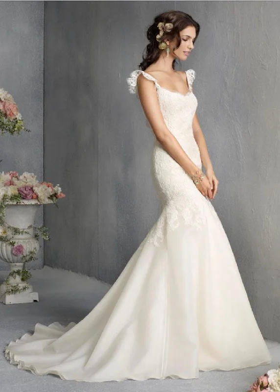 Jim Hjelm 8810 Plus size unclassified dresses